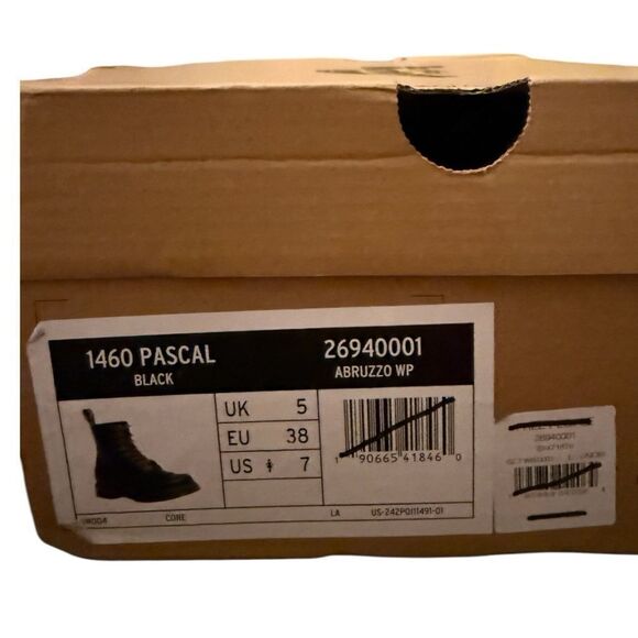 Dr. Martens 1460 Pascal Abruzzo
Boots. BNWT black classic boots. Size 7. - Picture 6 of 12
